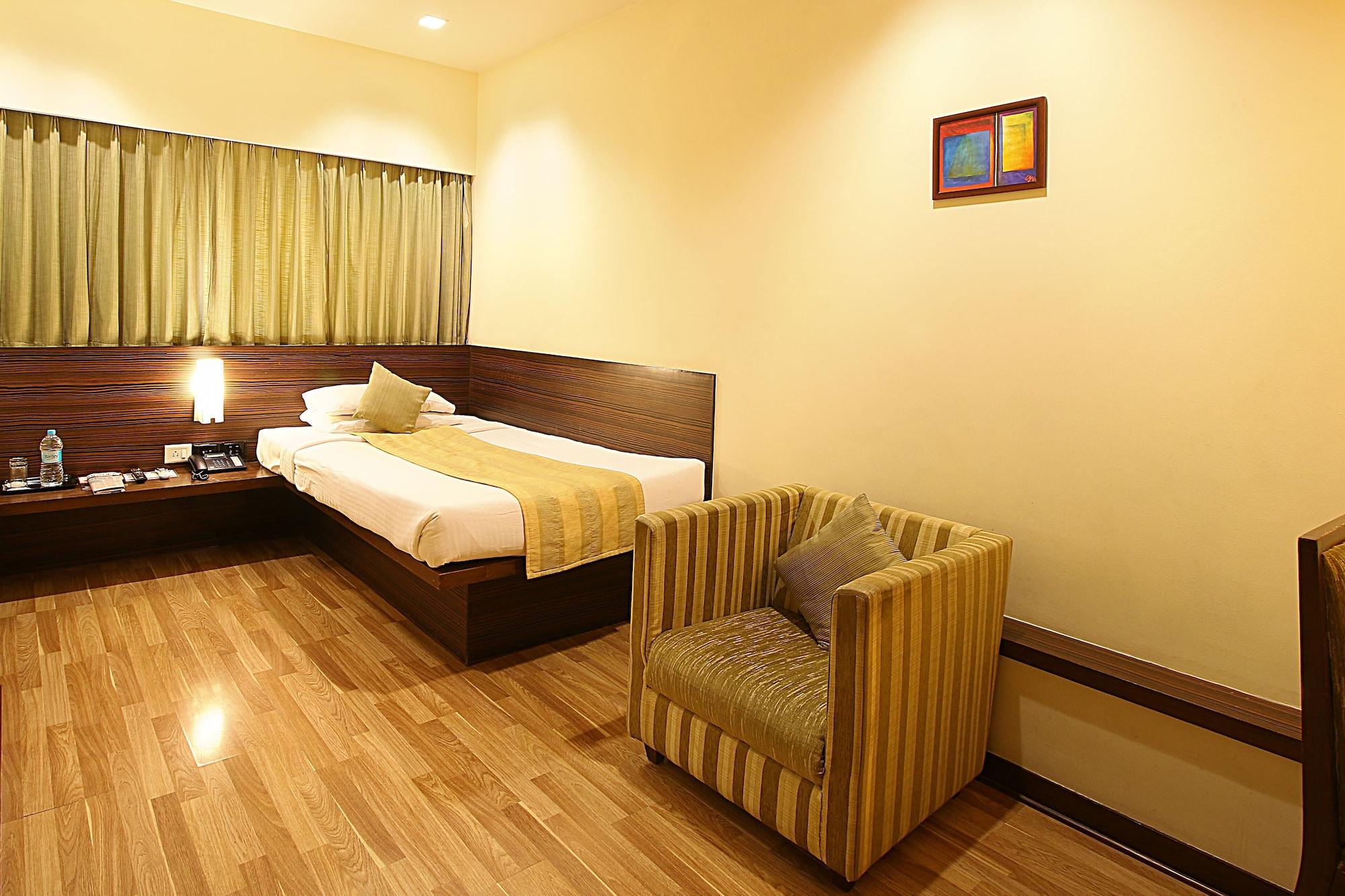 โฮเทล สตูดิโอ เอสติค Hotel ปูเน่ ภายนอก รูปภาพ