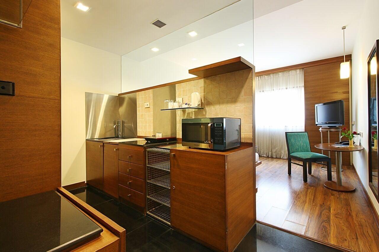 โฮเทล สตูดิโอ เอสติค Hotel ปูเน่ ภายนอก รูปภาพ