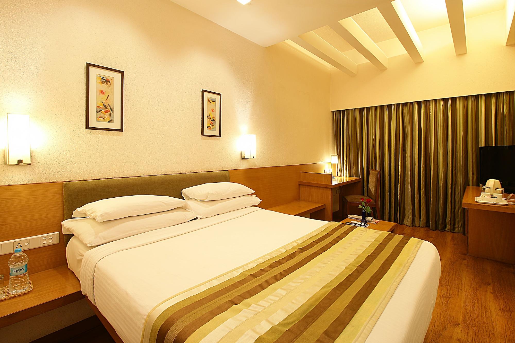 โฮเทล สตูดิโอ เอสติค Hotel ปูเน่ ภายนอก รูปภาพ