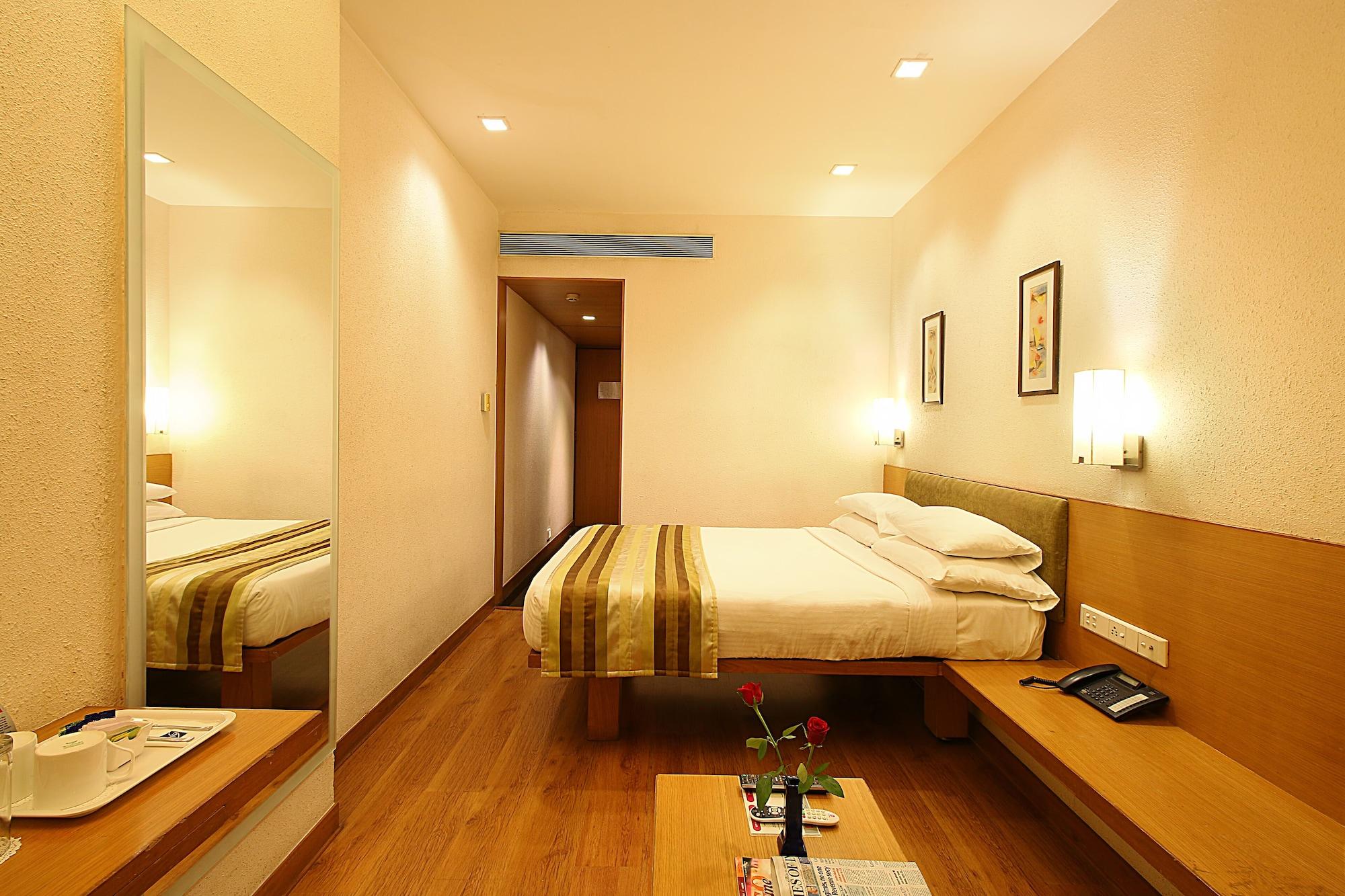 โฮเทล สตูดิโอ เอสติค Hotel ปูเน่ ภายนอก รูปภาพ