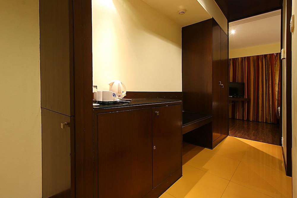 โฮเทล สตูดิโอ เอสติค Hotel ปูเน่ ภายนอก รูปภาพ