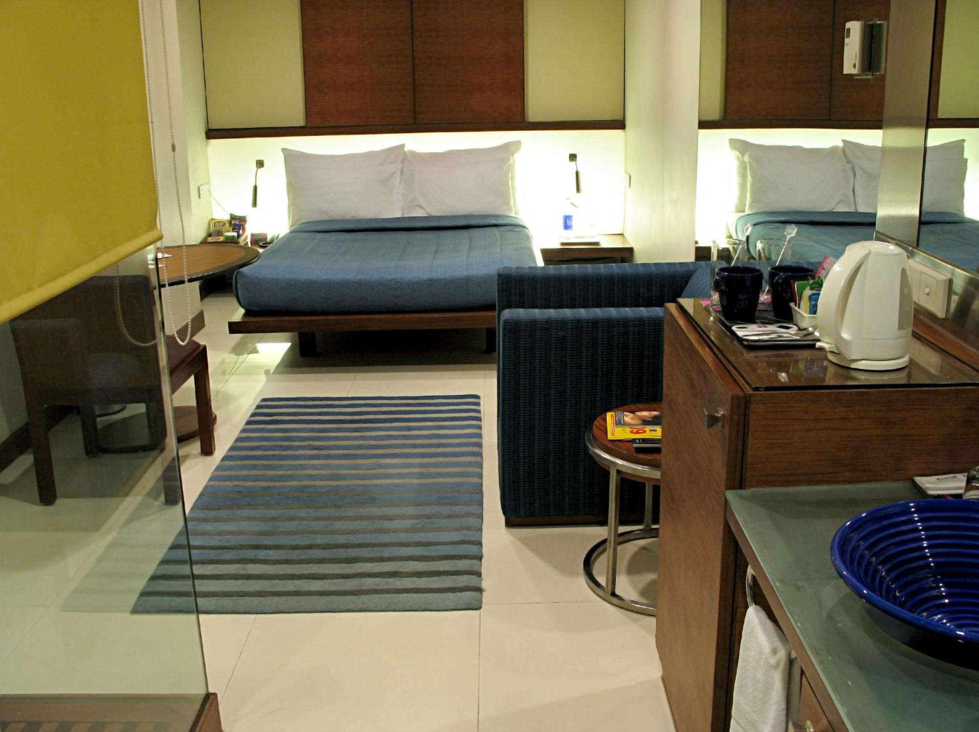 โฮเทล สตูดิโอ เอสติค Hotel ปูเน่ ภายนอก รูปภาพ