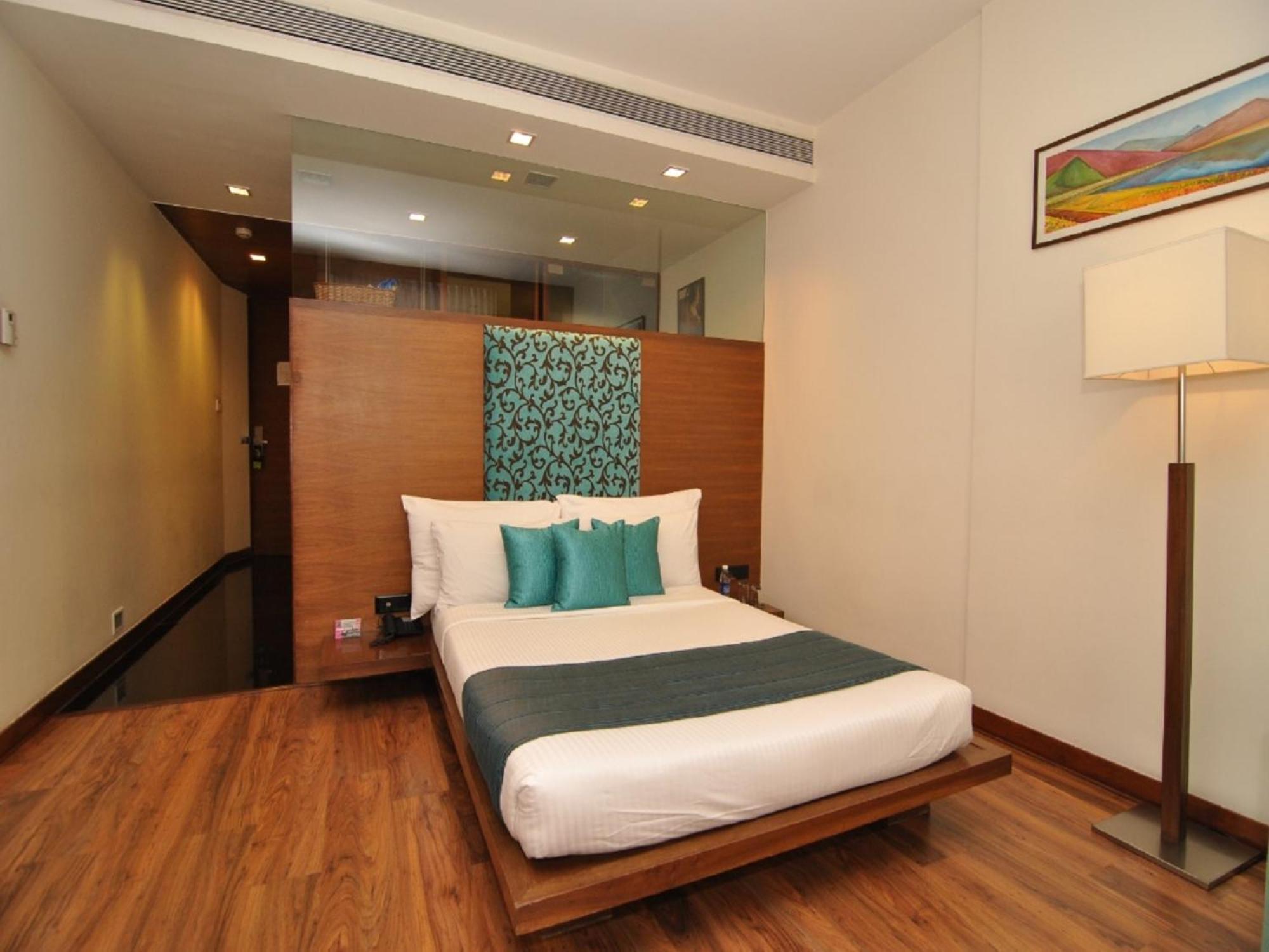 โฮเทล สตูดิโอ เอสติค Hotel ปูเน่ ภายนอก รูปภาพ