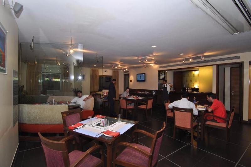 โฮเทล สตูดิโอ เอสติค Hotel ปูเน่ ภายนอก รูปภาพ