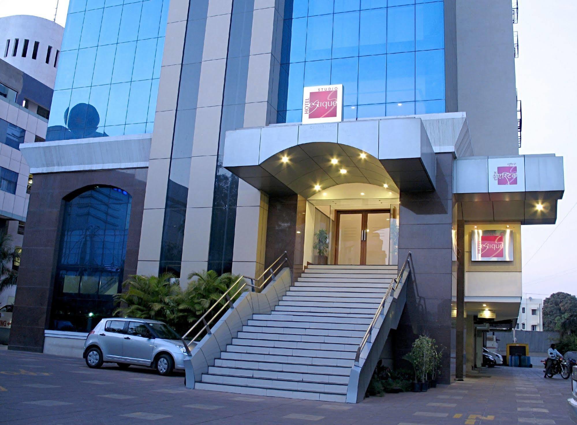 โฮเทล สตูดิโอ เอสติค Hotel ปูเน่ ภายนอก รูปภาพ